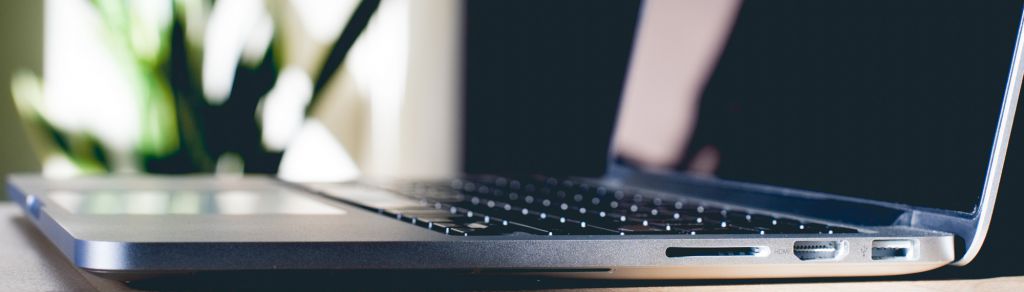 Bilden visar en laptop