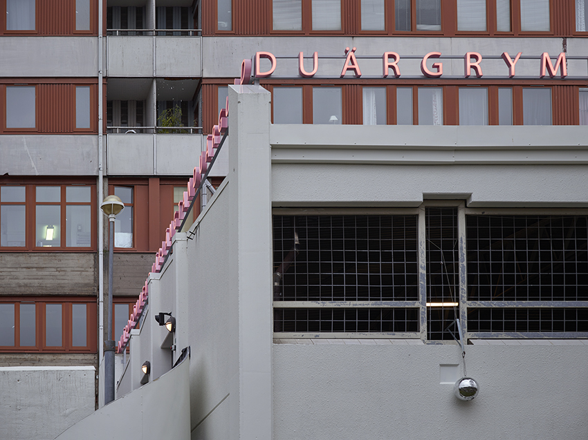 Ljuskonst på garaget vid Friskväderstorget.