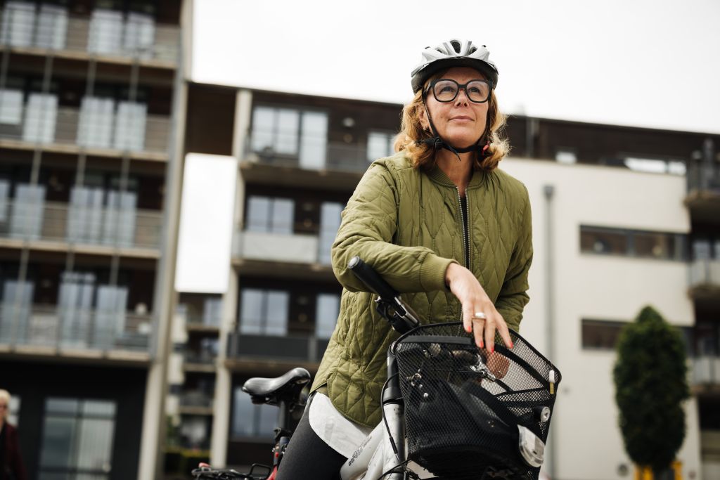 Kvinna på cykel