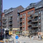 Bostadshus vid Smörslottsgatan. I bilden syns byggställningar.