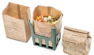 Tre stycken bruna källsorteringspåsar