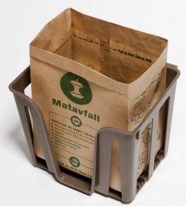 Matavfallspåse i ställning.