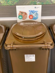 Ett brunt kärl för matavfall.