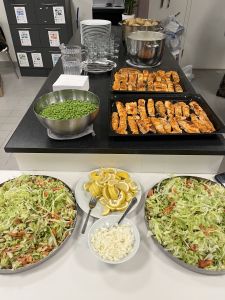 Matträff i Biskopsgården.