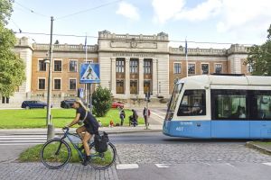 Cykel och spårvagn.