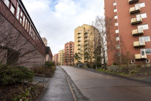 En gatuvy över Syster Estrids gata 5-13