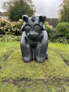 En skulptur föreställande en tjur.