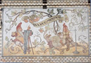 Detaljbild på tomtar, fasaden Tomehuset