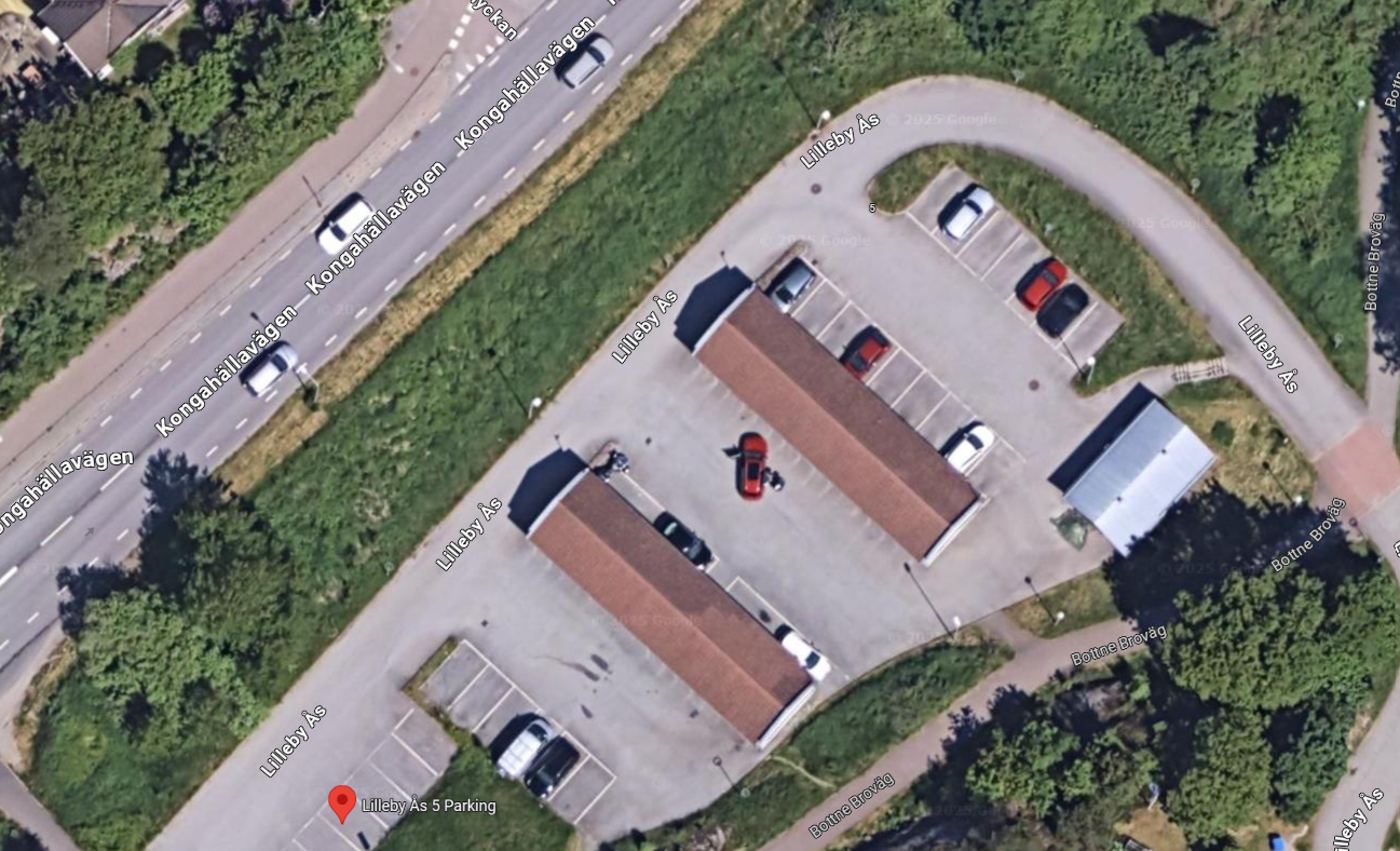 Foto uppifrån över den parkeringsyta som ska bli tillståndsparkering i Lillebyås. 