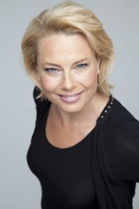 Ett foto på skådespelerskan Helena Bergström.