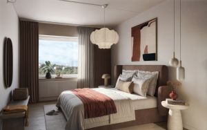 Illustrationsbild av sovrum, med bruna och roströda inredningsdetaljer. I mitten av rummet finns en dubbelsäng,