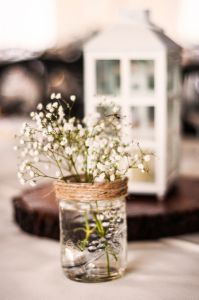 En glaskruka med jutesnöre