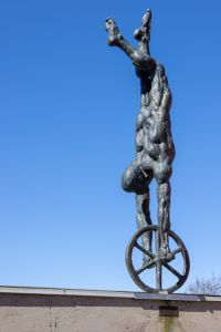 Bild på konstverket Balansören. 