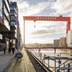 I bakgrunden syns Eriksbergskranen.